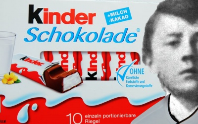Nach vermehrten Protesten besorgter Bürger ersetzte Ferrero die Kinderbilder auf den Schokotafeln